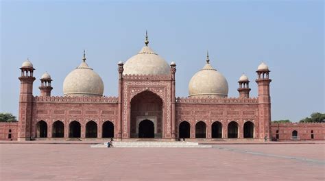 “La Mezquita de Badshahi”, Un Retrato De Grandeza Mughal Y Belleza Arquitectónica Excepcional!